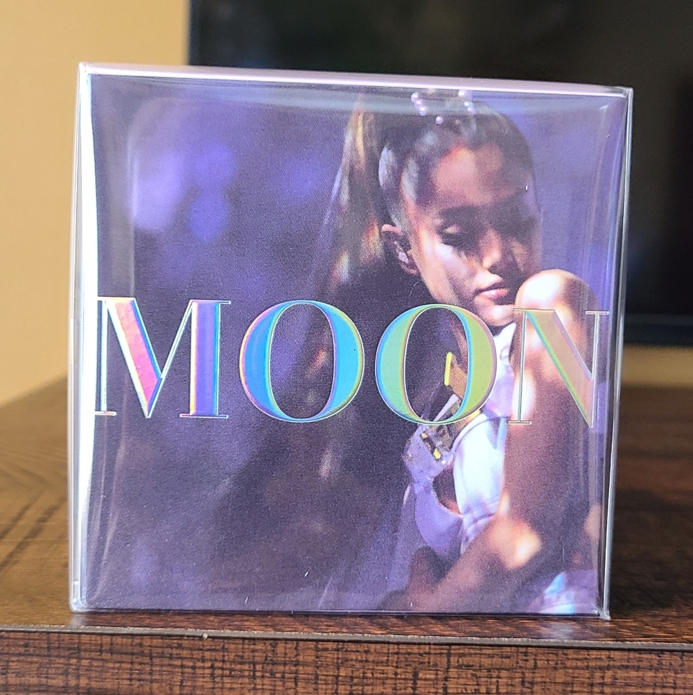 Ariana Grande Moonlight - Picture 3 of 15